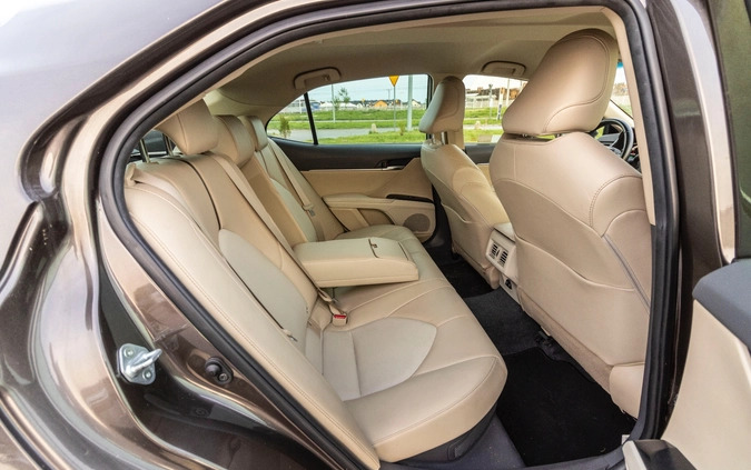 Toyota Camry cena 96900 przebieg: 174000, rok produkcji 2019 z Wrocław małe 781